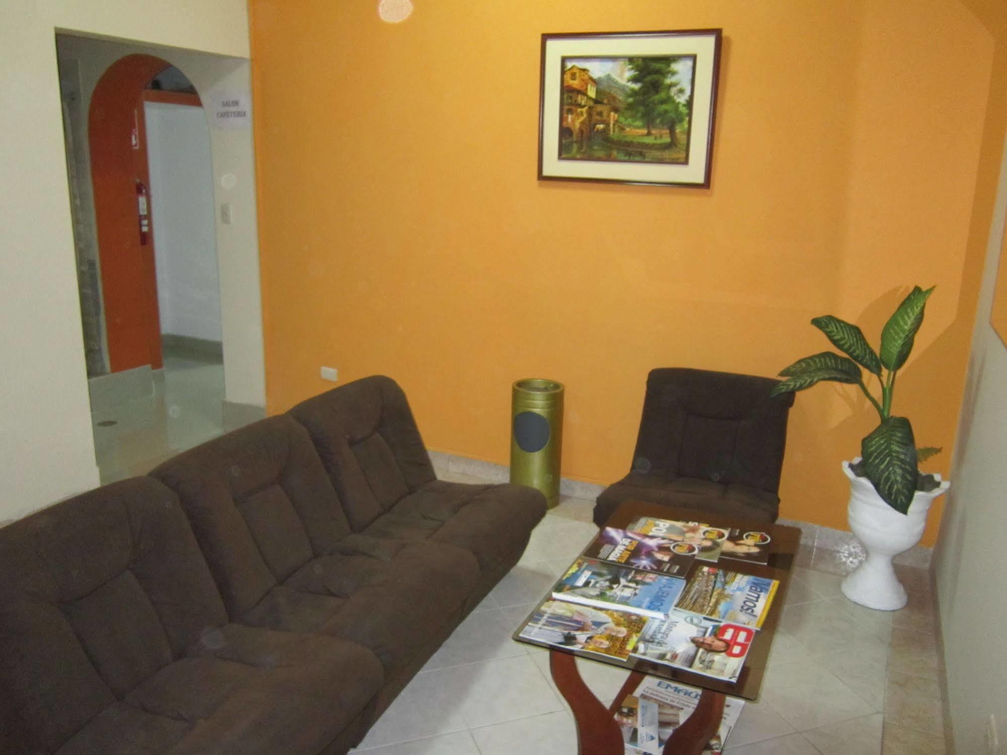 Hotel Plaza Trujillo Extérieur photo